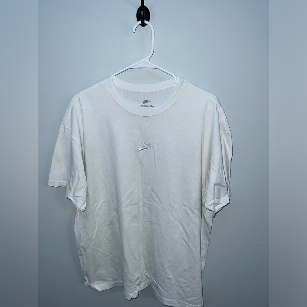 Nike Sportswrar Premium Essentials T-Shirt